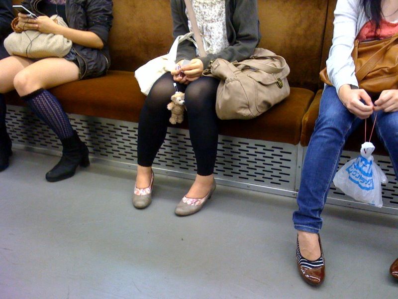 dáng chân bồ câu của các cô gái Nhật